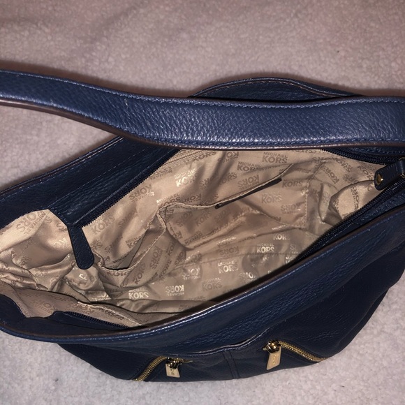 Michael Kors navy purse - Picture 3 of 3